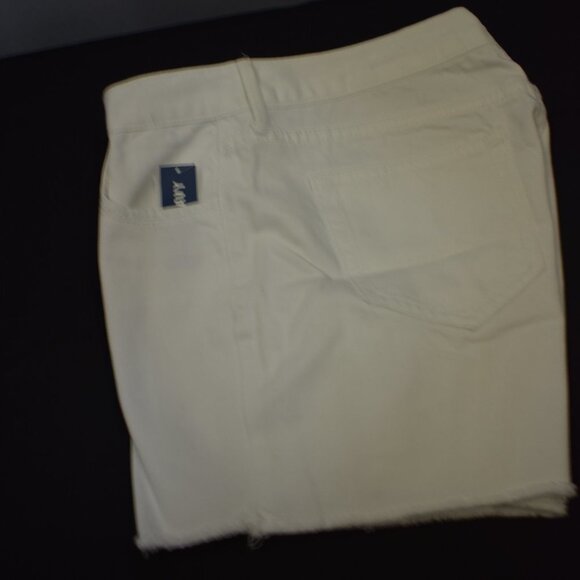 OLD NAVY FLIRT WHITE‎ DENIM SHORTS - Picture 5 of 6